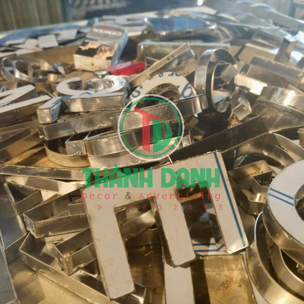 Cắt CNC chính xác, tạo hình chữ nhôm