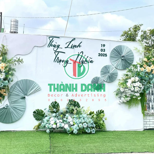 Làm backdrop Giỗ Tổ Hùng Vương chất liệu mica bền đẹp