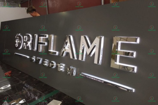 Chuẩn bị sẵn thông tin và ý tưởng thiết kế trước khi gia công làm bảng hiệu Alu giá rẻ Quận 1