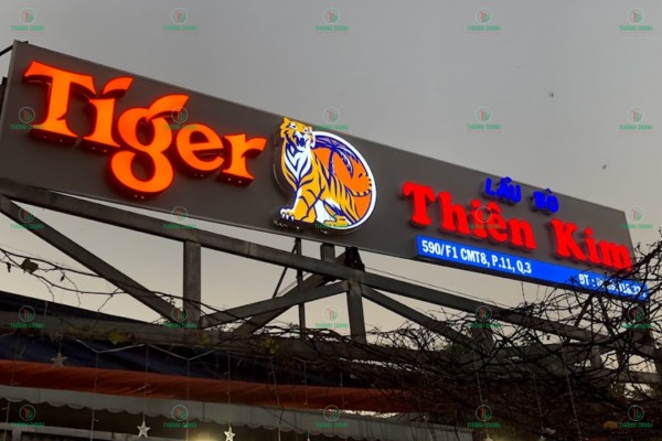 Thi công và lắp đặt tận nơi làm bảng hiệu Alu giá rẻ quận 3