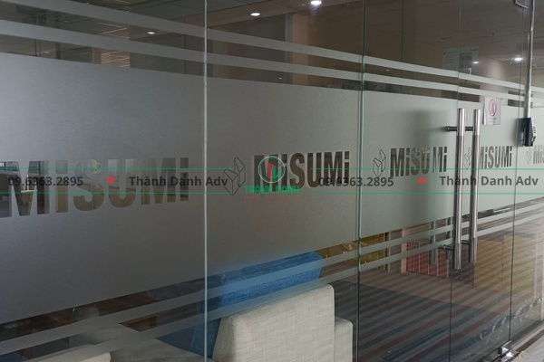 Bàn giao và bảo hành cắt chữ decal văn phòng