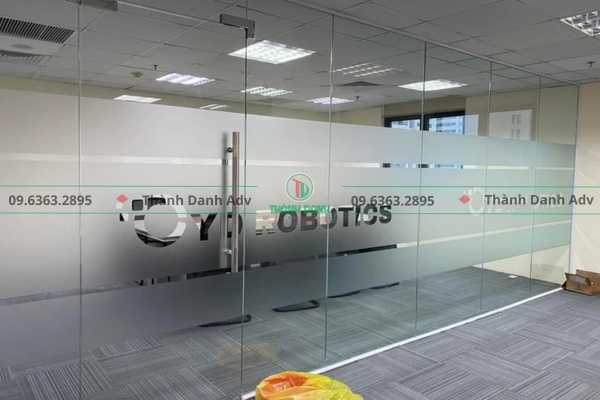 Cắt chữ decal văn phòng là gì?