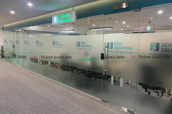 Cắt chữ decal văn phòng tên thương hiệu