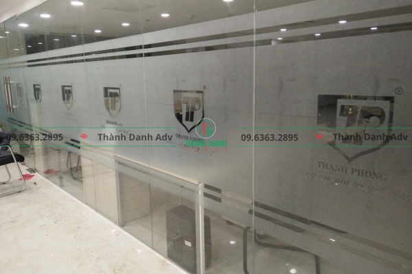 Cắt chữ decal văn phòng trang trí khu vực phòng họp, lễ tân